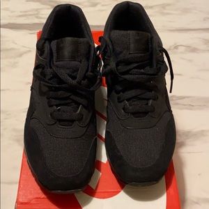 Womens Air Max 1, all black, 8.5